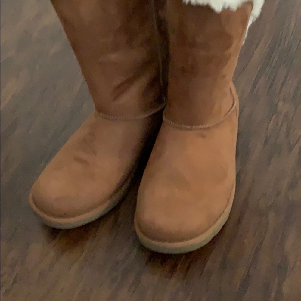 sold 🎁🎉🎊 Suede boots with two big buttons - Picture 4 of 5